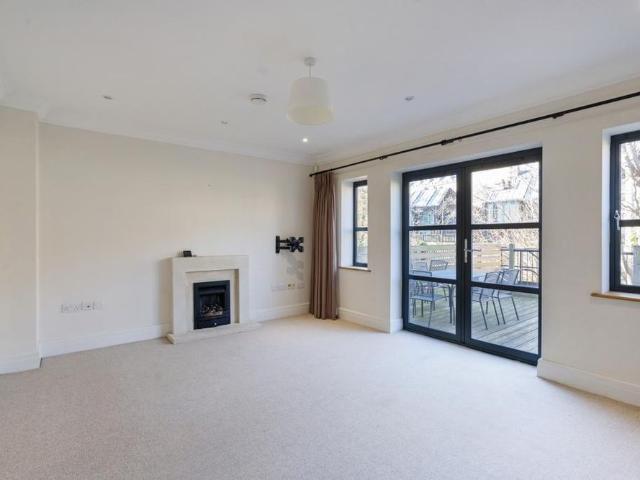 2 bedroom end of terrace house to rent
