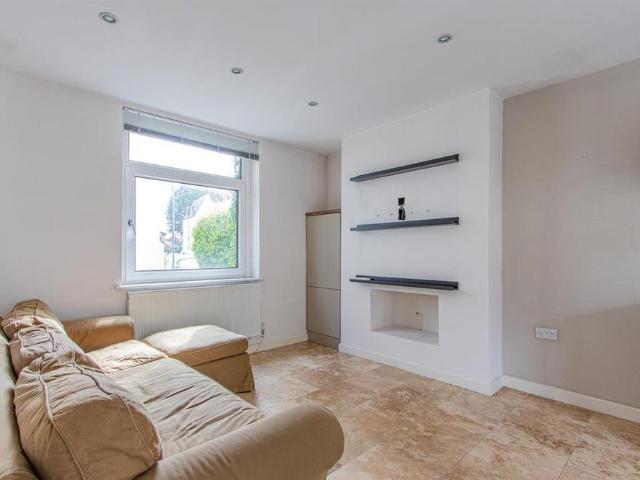 2 bedroom end of terrace house to rent