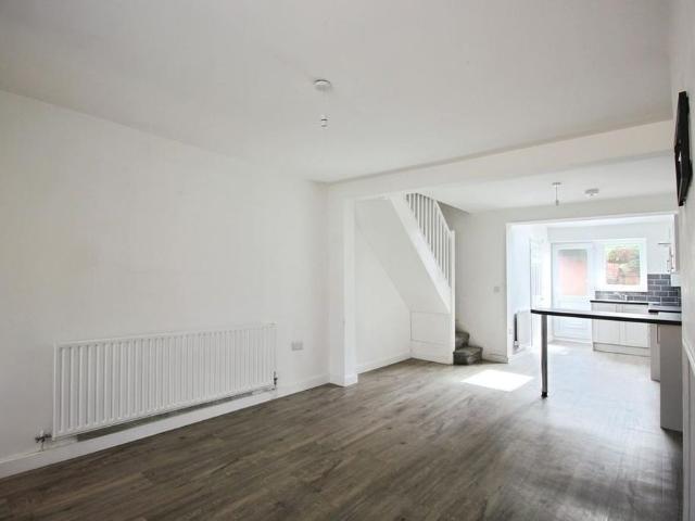 2 bedroom end of terrace house to rent