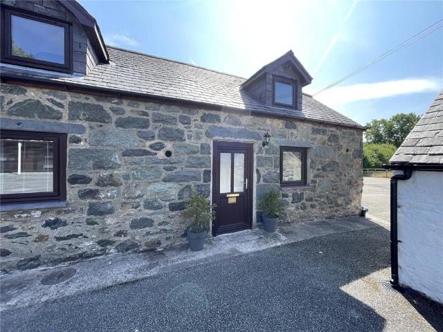 2 bedroom end of terrace house to rent