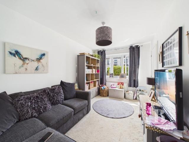 2 bedroom end of terrace house to rent
