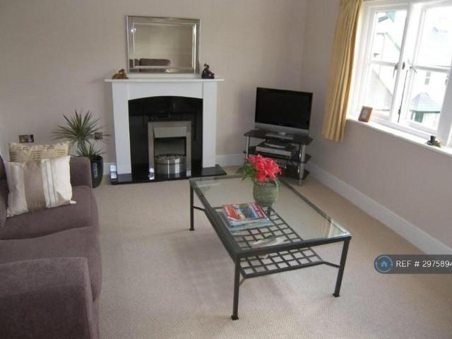 2 bedroom end of terrace house to rent
