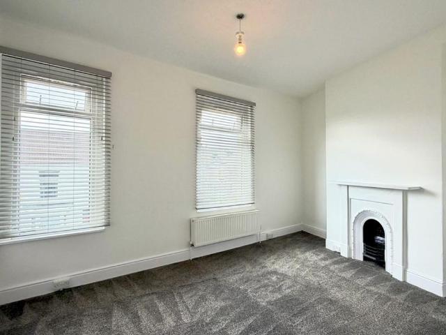 2 bedroom end of terrace house to rent