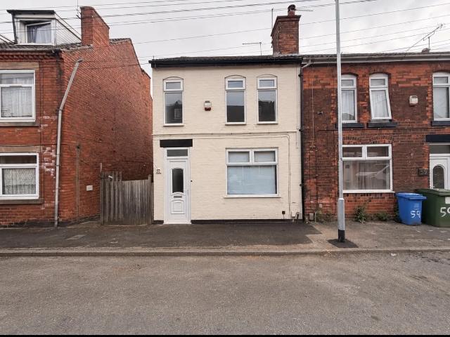 2 bedroom end of terrace house to rent