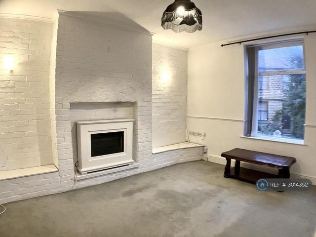 2 bedroom end of terrace house to rent
