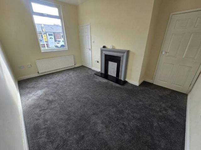 2 bedroom end of terrace house to rent
