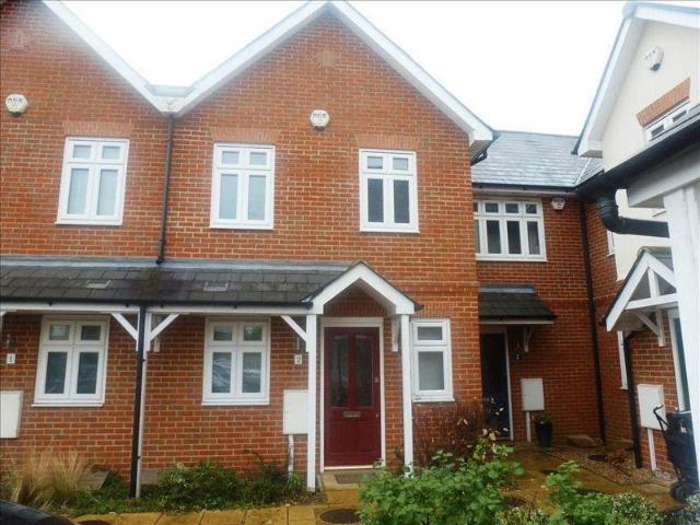 2 bedroom end of terrace house to rent