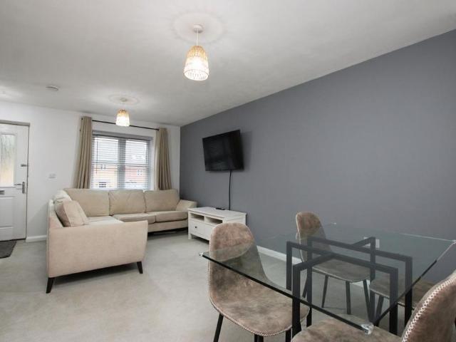 2 bedroom end of terrace house to rent