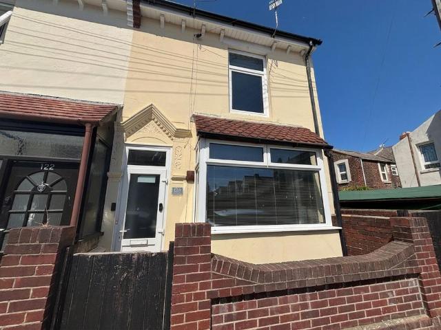 2 bedroom end of terrace house to rent