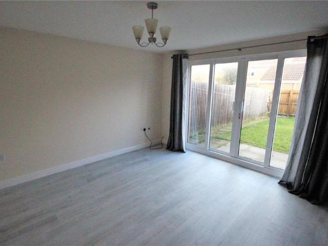 2 bedroom end of terrace house to rent