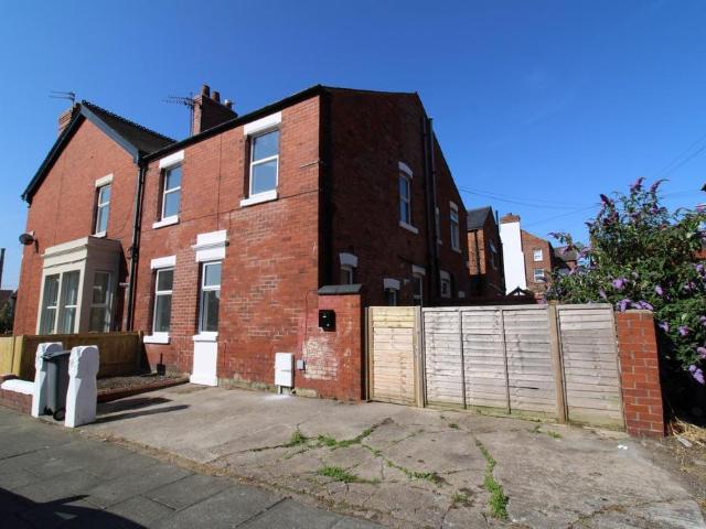 2 bedroom end of terrace house to rent