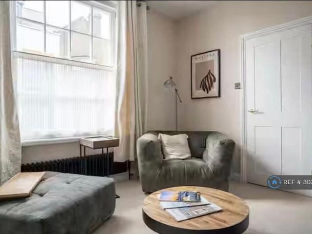 2 bedroom end of terrace house to rent