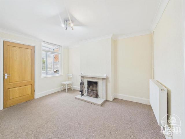 2 bedroom end of terrace house to rent