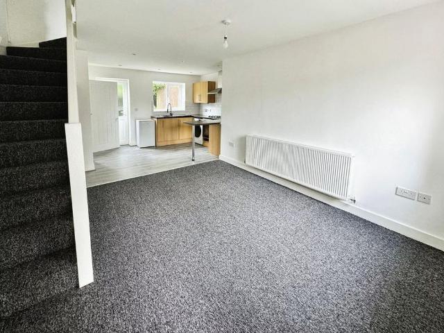 2 bedroom end of terrace house to rent