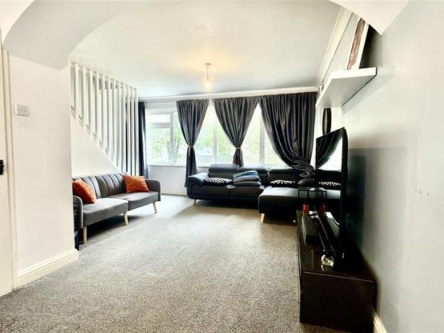 2 bedroom end of terrace house to rent
