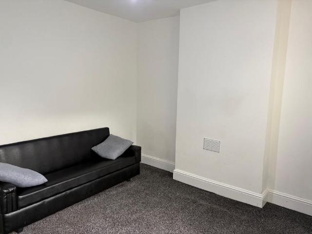 2 bedroom end of terrace house to rent