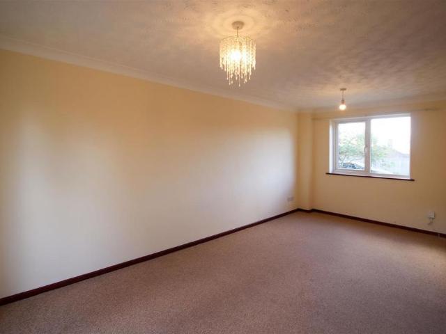 2 bedroom end of terrace house to rent