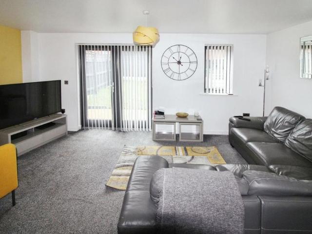 2 bedroom end of terrace house to rent