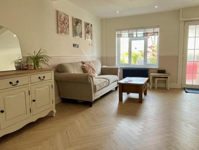 2 bedroom end of terrace house to rent