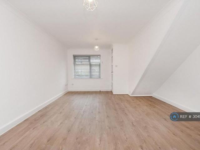 2 bedroom end of terrace house to rent