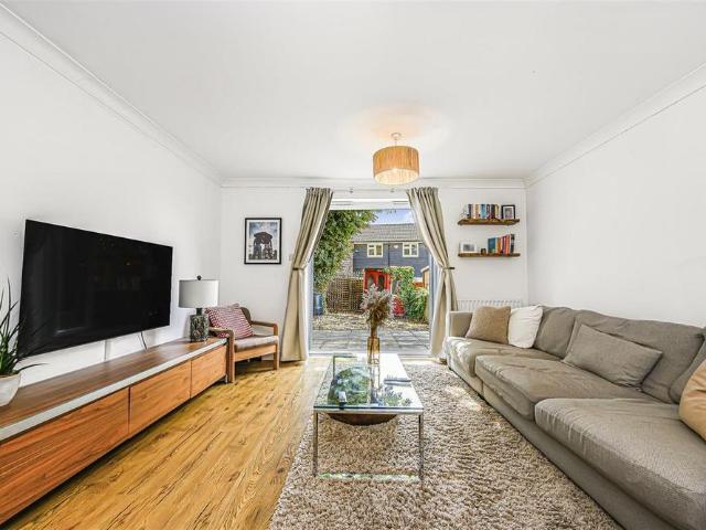 2 bedroom end of terrace house to rent