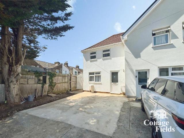 2 bedroom end of terrace house to rent