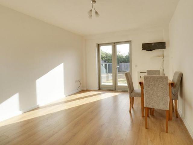 2 bedroom end of terrace house to rent