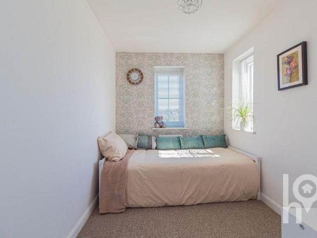 2 bedroom end of terrace house to rent