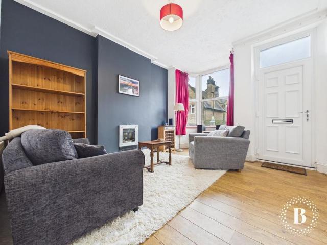 2 bedroom end of terrace house to rent