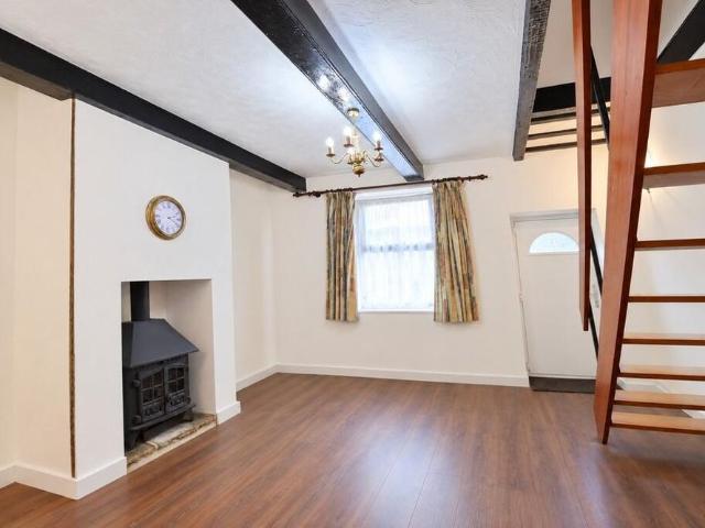 2 bedroom end of terrace house to rent