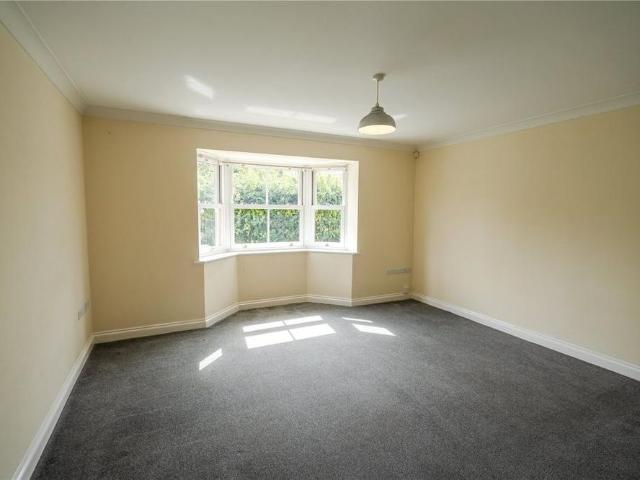 2 bedroom end of terrace house to rent