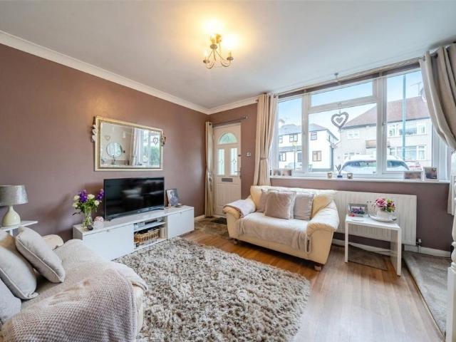 2 bedroom end of terrace house to rent