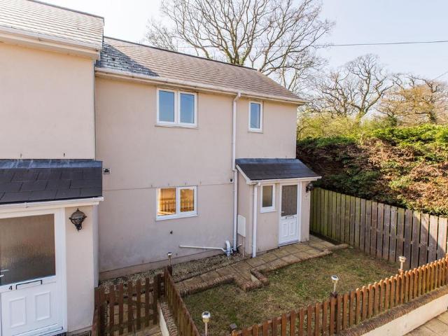 2 bedroom end of terrace house to rent