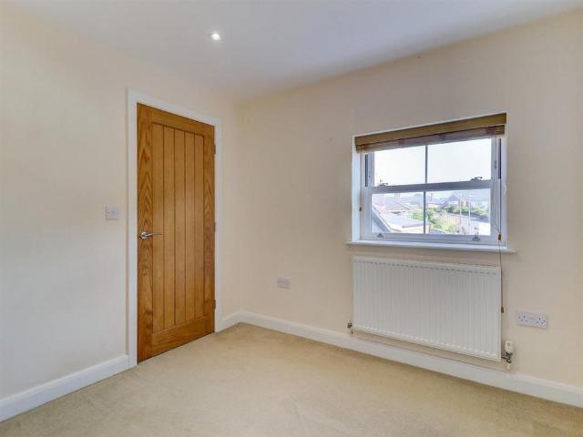 2 bedroom end of terrace house to rent