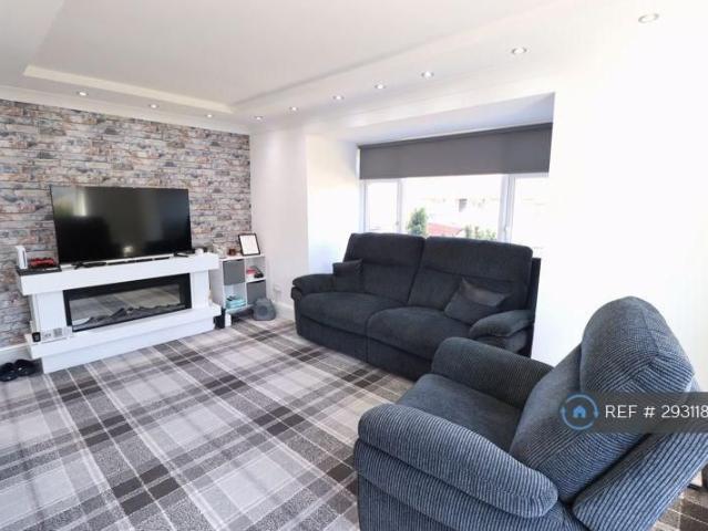 2 bedroom end of terrace house to rent