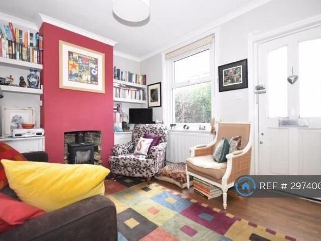 2 bedroom end of terrace house to rent