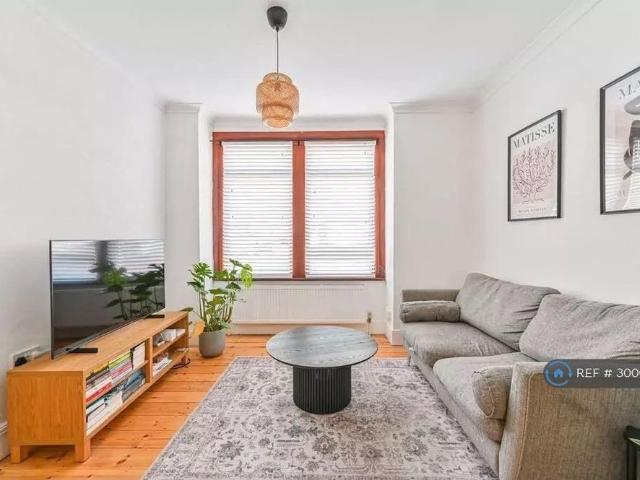 2 bedroom end of terrace house to rent