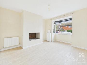 2 bedroom end of terrace house to rent