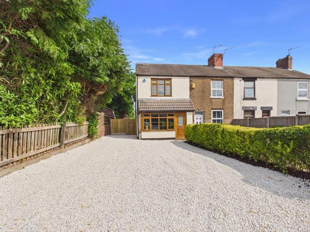 2 bedroom end of terrace house to rent