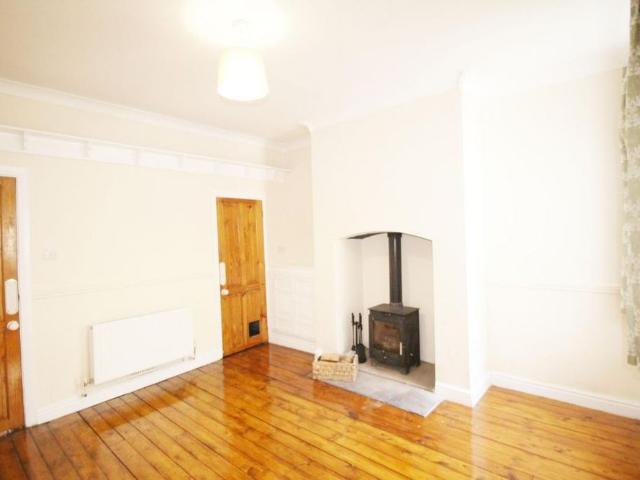 2 bedroom end of terrace house to rent
