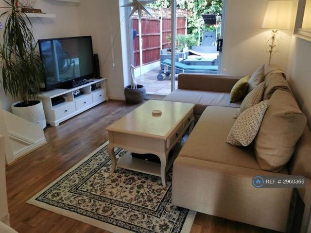 2 bedroom end of terrace house to rent