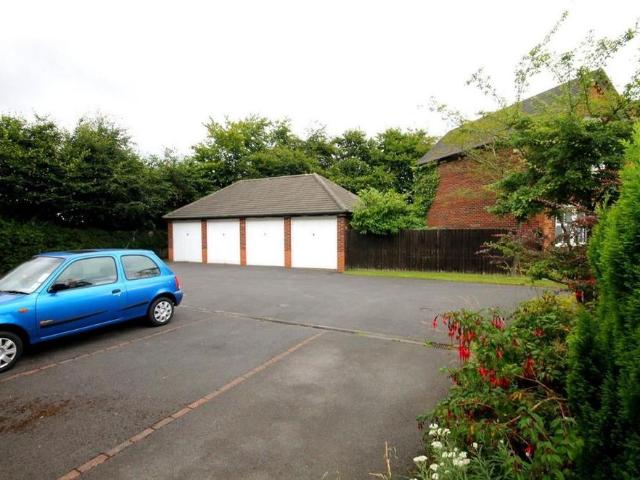2 bedroom end of terrace house to rent