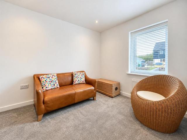 2 bedroom end of terrace house to rent