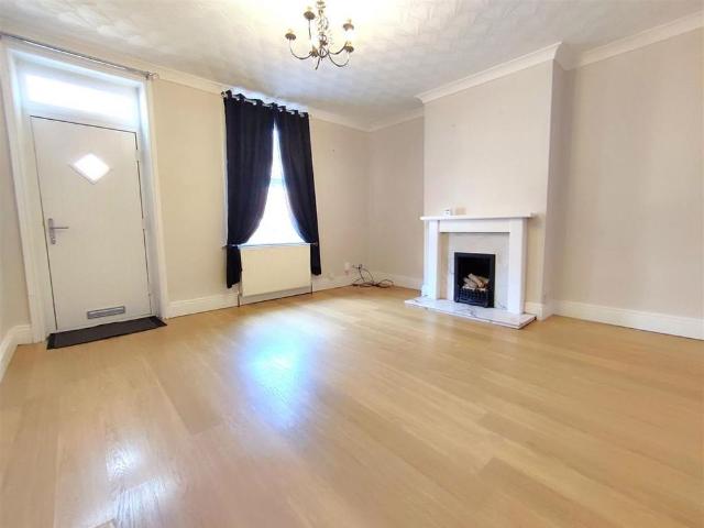2 bedroom end of terrace house to rent