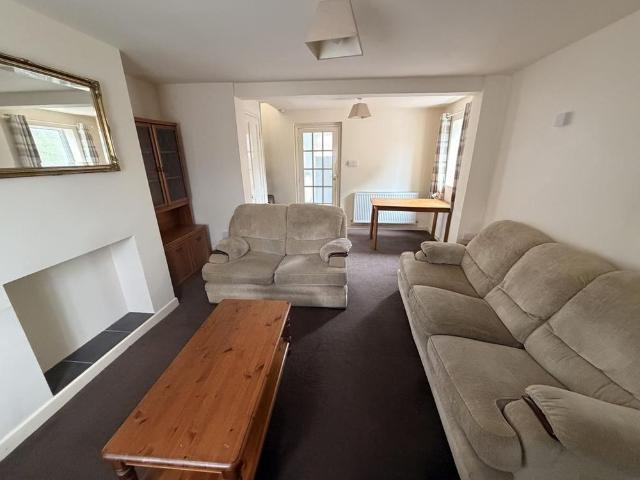 2 bedroom end of terrace house to rent