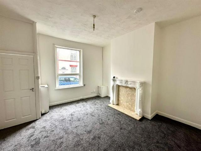 2 bedroom end of terrace house to rent