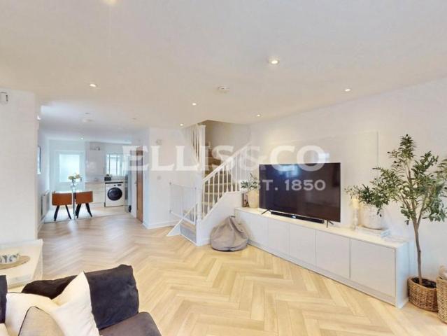 2 bedroom end of terrace house to rent