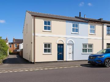 2 bedroom end of terrace house to rent
