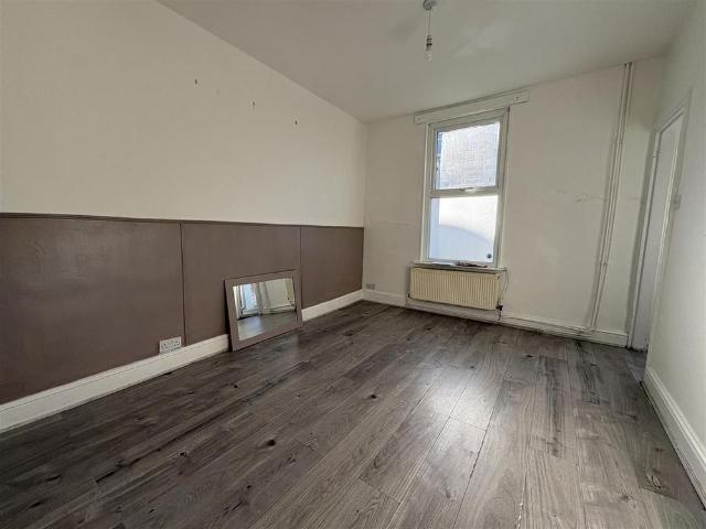 2 bedroom end of terrace house to rent