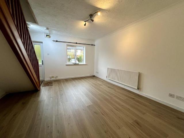 2 bedroom end of terrace house to rent
